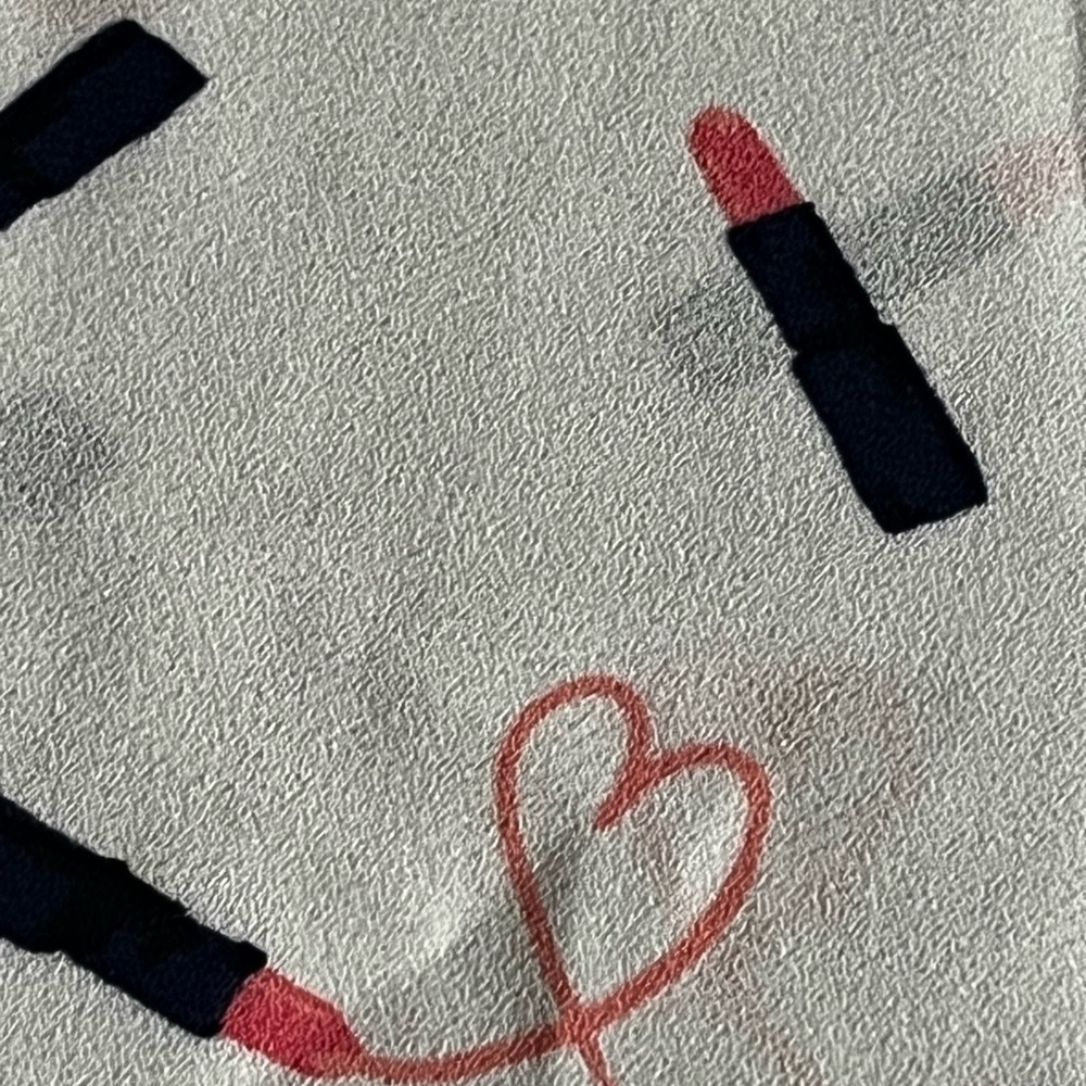 LIPSTICK pattern blouse - Picture 6 of 8